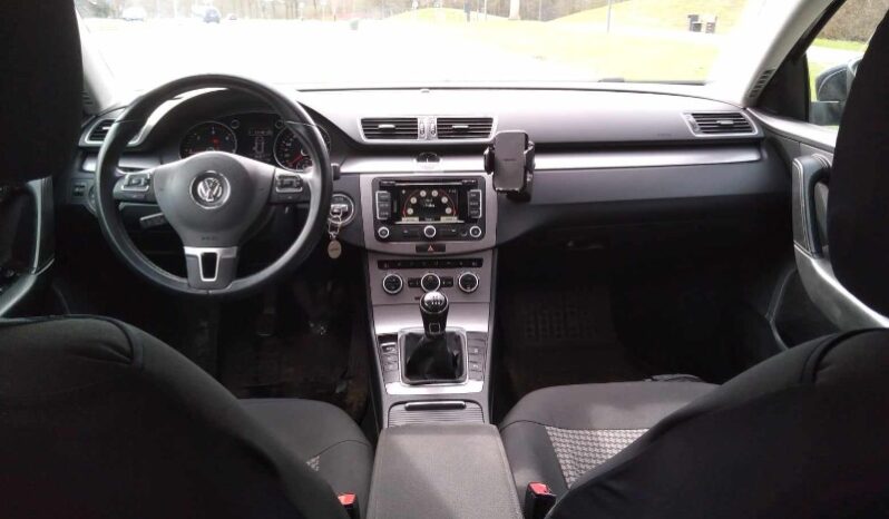 
								Volkswagen Passat Universalas 2,0L 2013 pilnas									