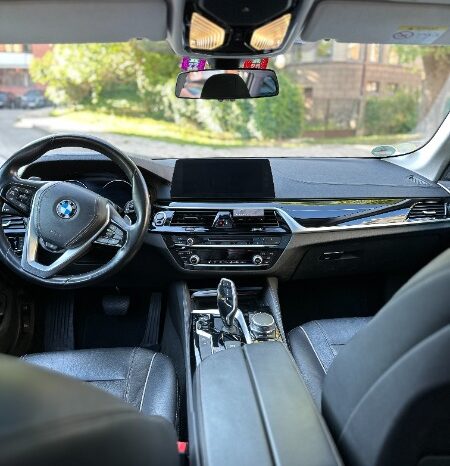 
								BMW 530 2017  3,0L Universalas pilnas									