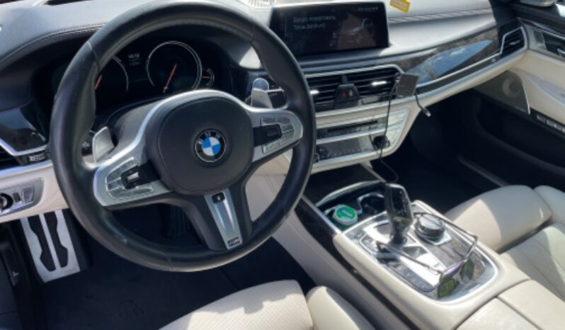 
								BMW 735 2016  4,0L Limuzinas pilnas									