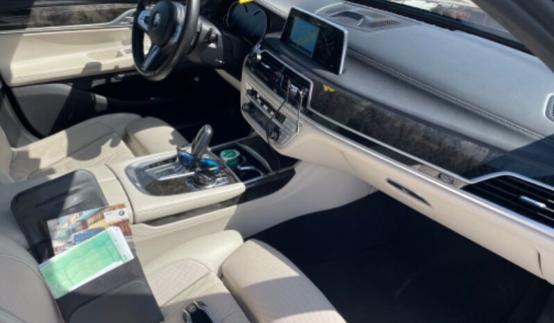 
								BMW 735 2016  4,0L Limuzinas pilnas									