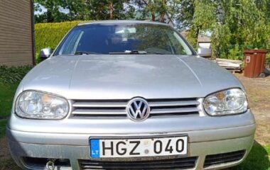 Volkswagen Golf 2001  1,6L Hečbekas