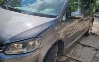 Volkswagen Touran 2012  2,0L multipurpose-passenger vehicle (mpv)