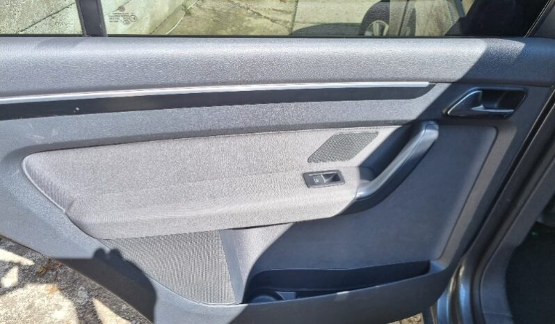 
								Volkswagen Touran 2012  2,0L multipurpose-passenger vehicle (mpv) full									
